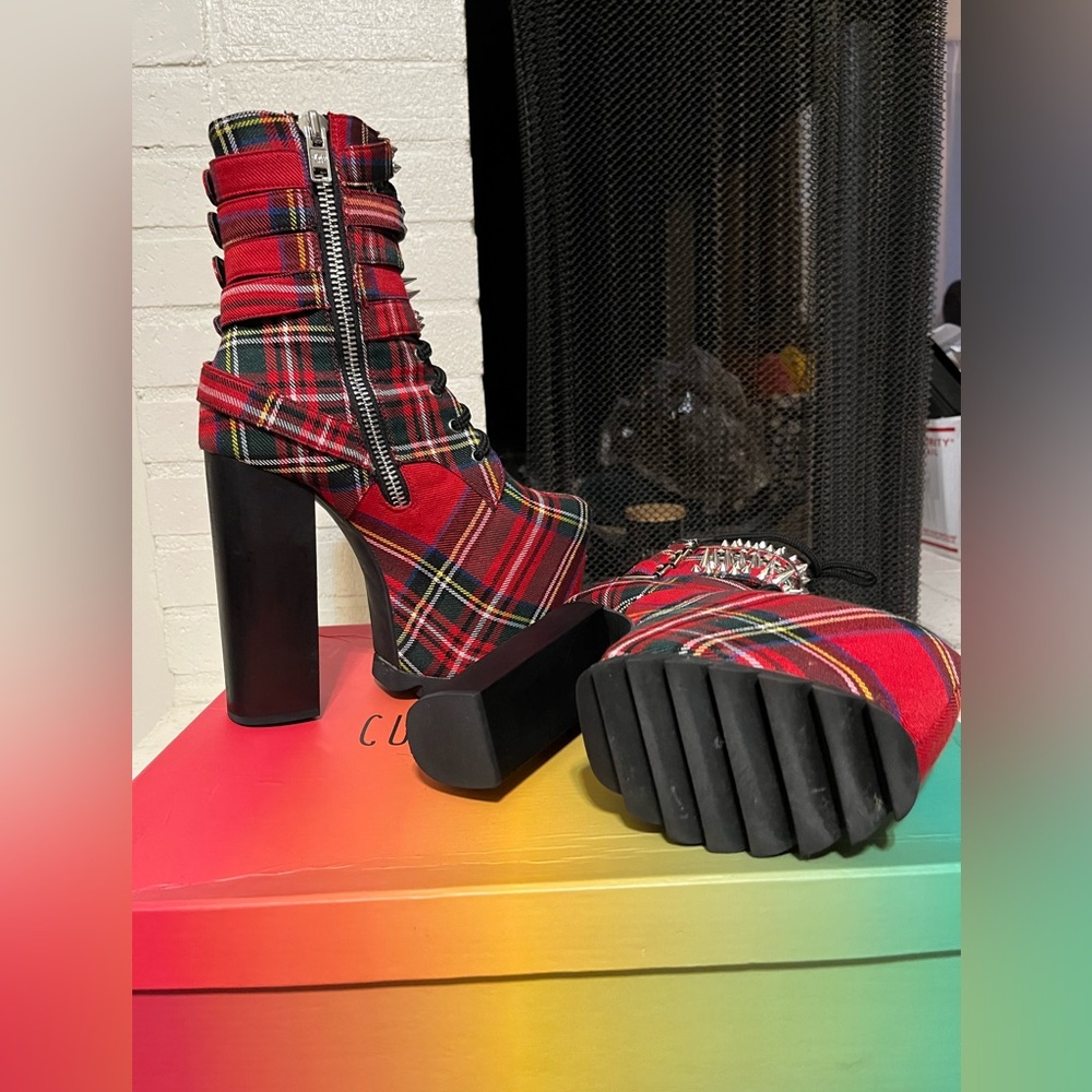 Current mood platform plaid boots